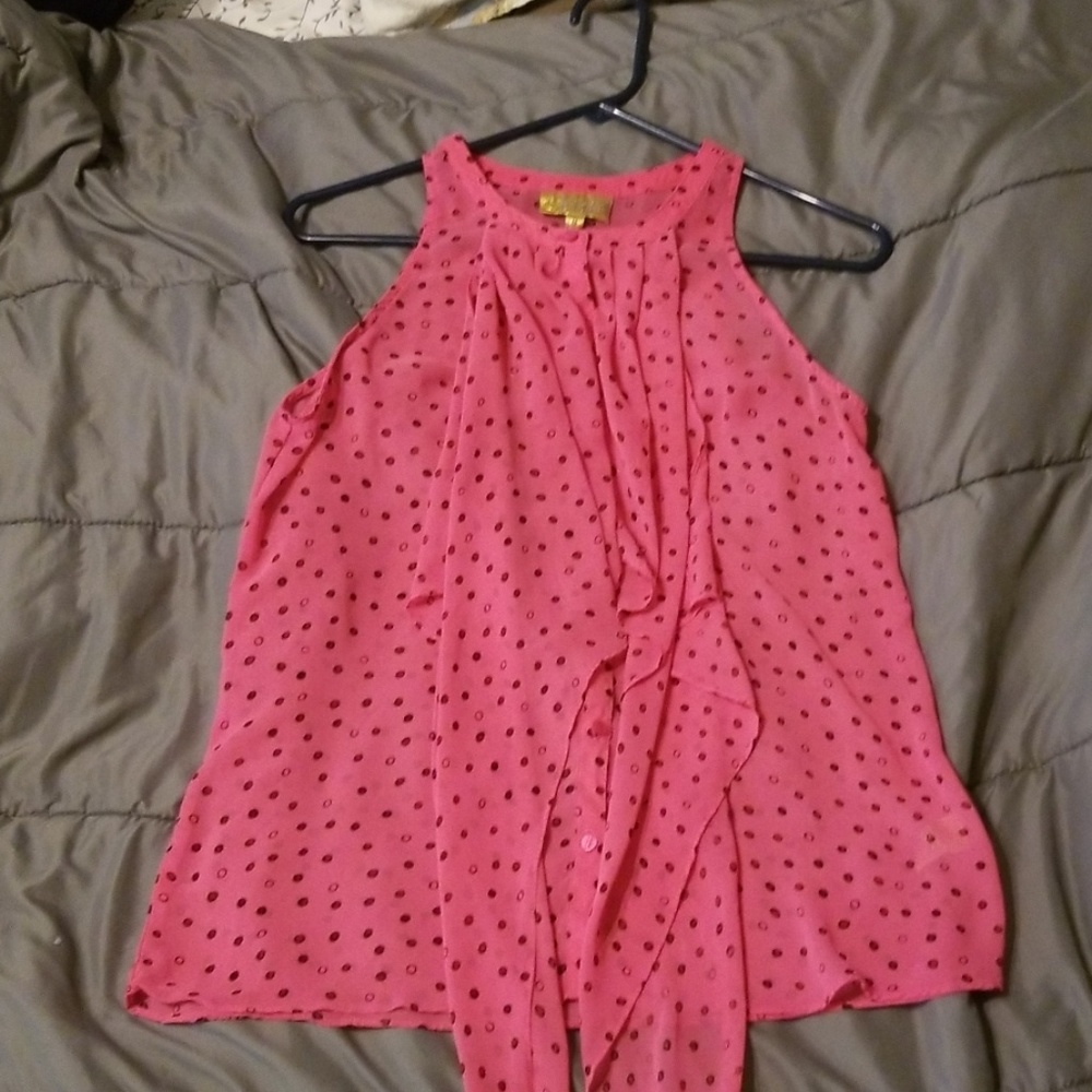 Sleeveless shirt